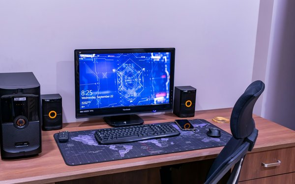 Quels sont les avantages des alimentations modulaires pour une gestion optimale des câbles?